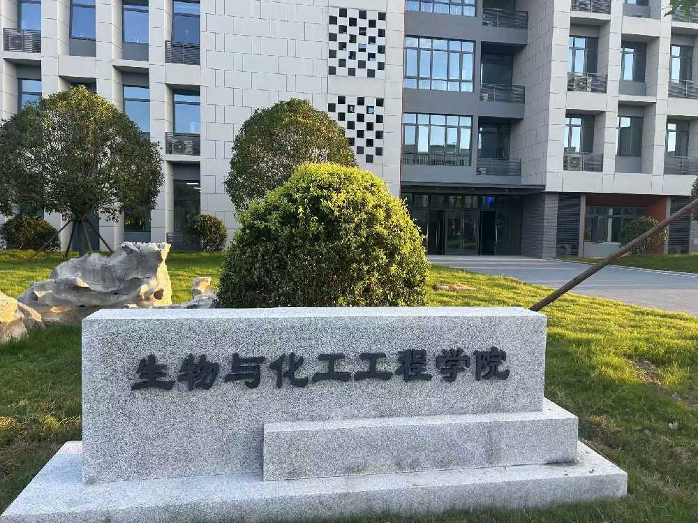 新田县扬州职业大学体育场高杆灯项目